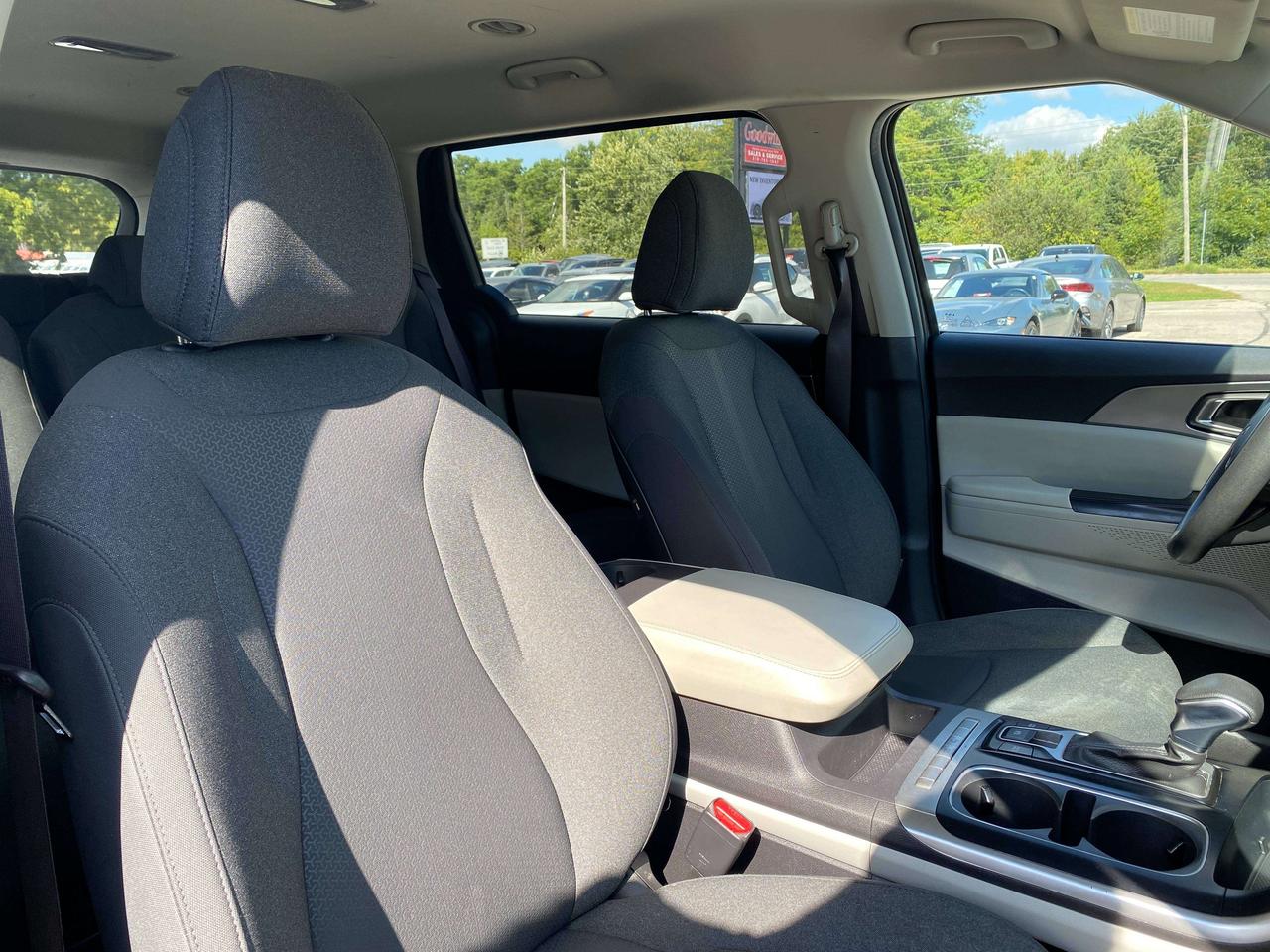 2024 Kia Carnival LX, 8 PASSENGER, CLEAN CARFAX, BACK UP CAMERA! - Photo #25