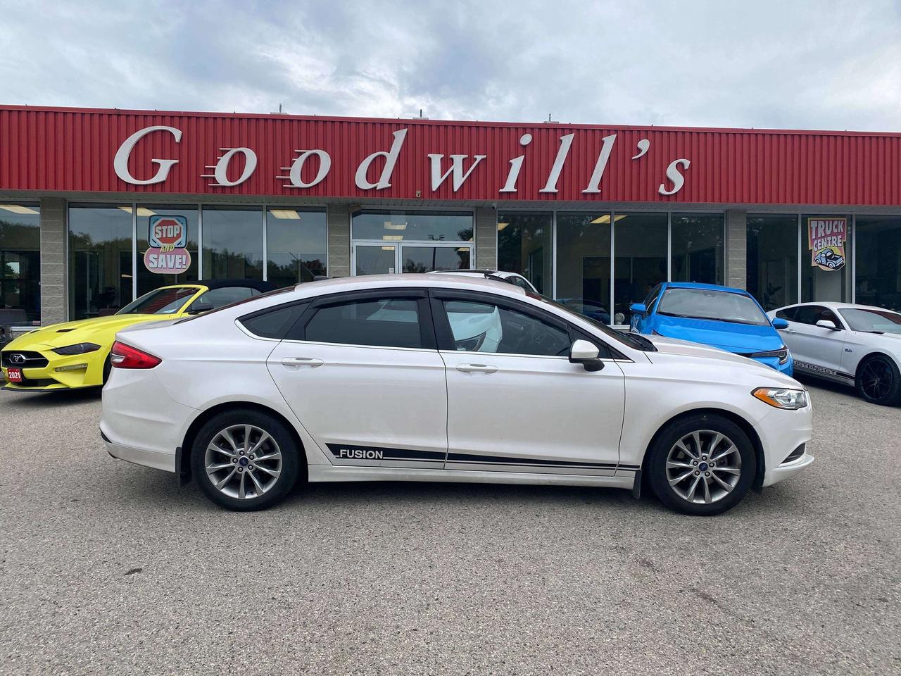 2017 Ford Fusion SE, LOCAL TRADE, BACK UP CAMERA! - Photo #1