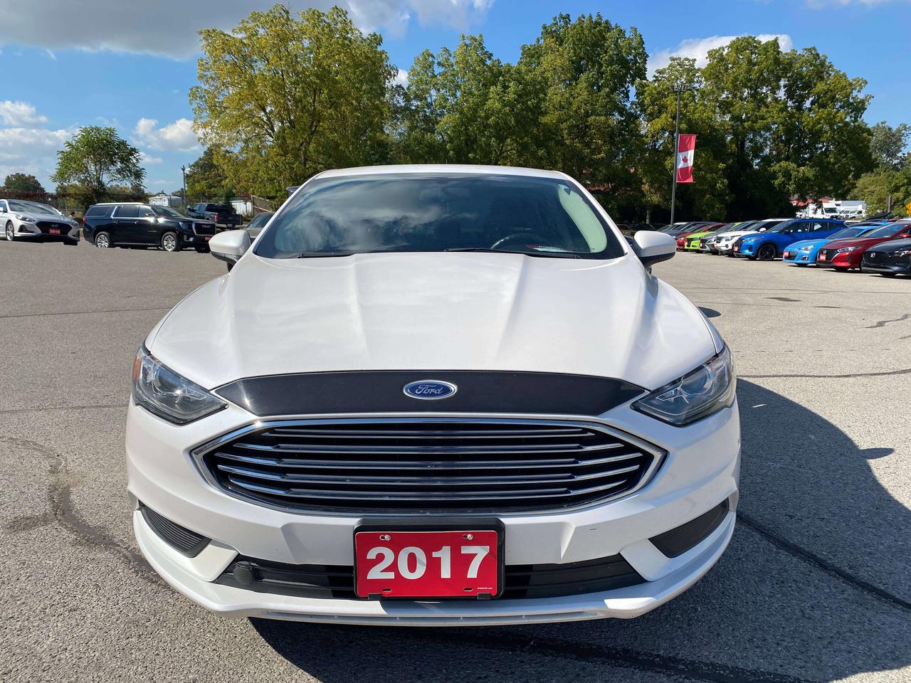 2017 Ford Fusion SE, LOCAL TRADE, BACK UP CAMERA! Photo