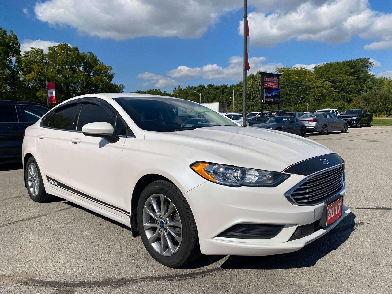 2017 Ford Fusion SE, LOCAL TRADE, BACK UP CAMERA! - Photo #2