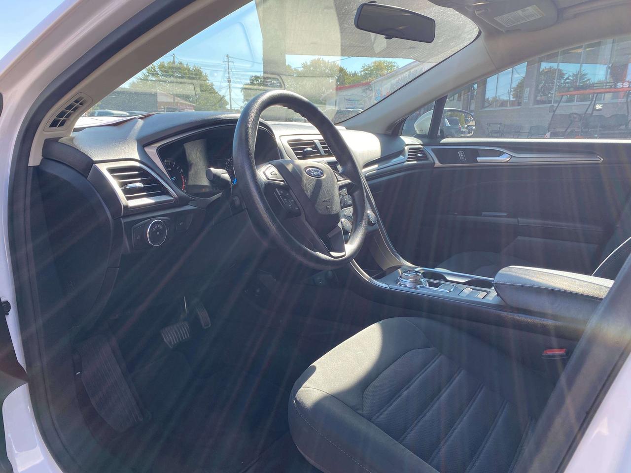 2017 Ford Fusion SE, LOCAL TRADE, BACK UP CAMERA! - Photo #10
