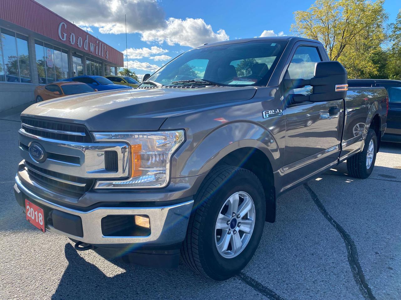 2018 Ford F-150 XLT, 2.7L 4X4, CLEAN CARFAX, 8FT BOX, BACK UP CAM! - Photo #4