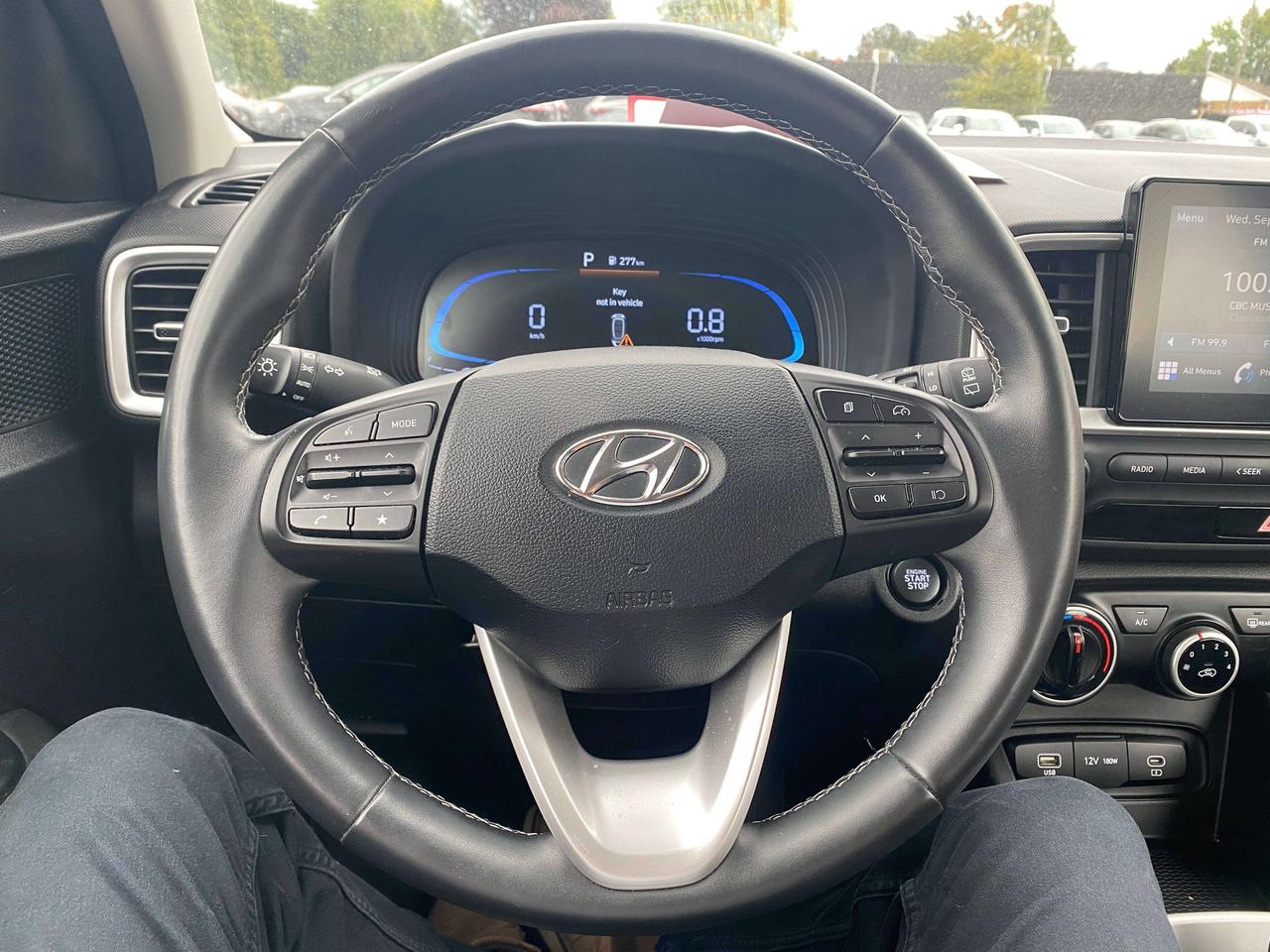 2025 Hyundai Venue PREFERRED, CLEAN CARFAX, REMOTE START, BACK UP CAM Photo
