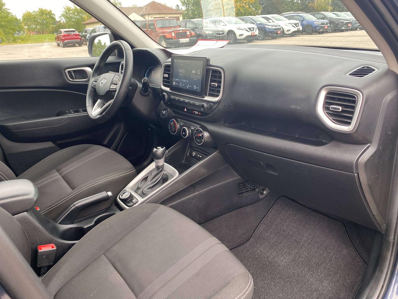 2025 Hyundai Venue PREFERRED, CLEAN CARFAX, REMOTE START, BACK UP CAM Photo