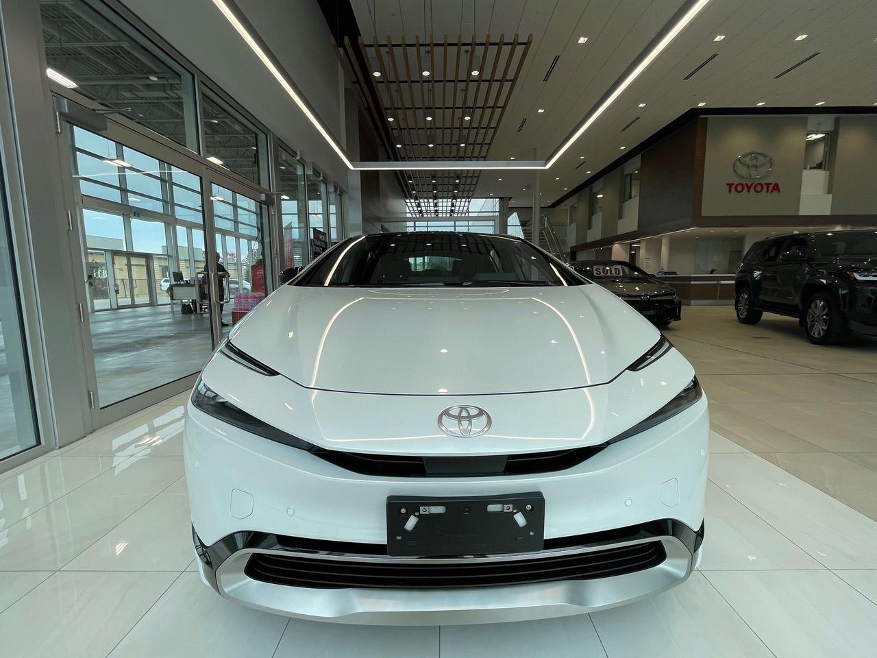 2027 Toyota Prius XSE Hybrid Photo1