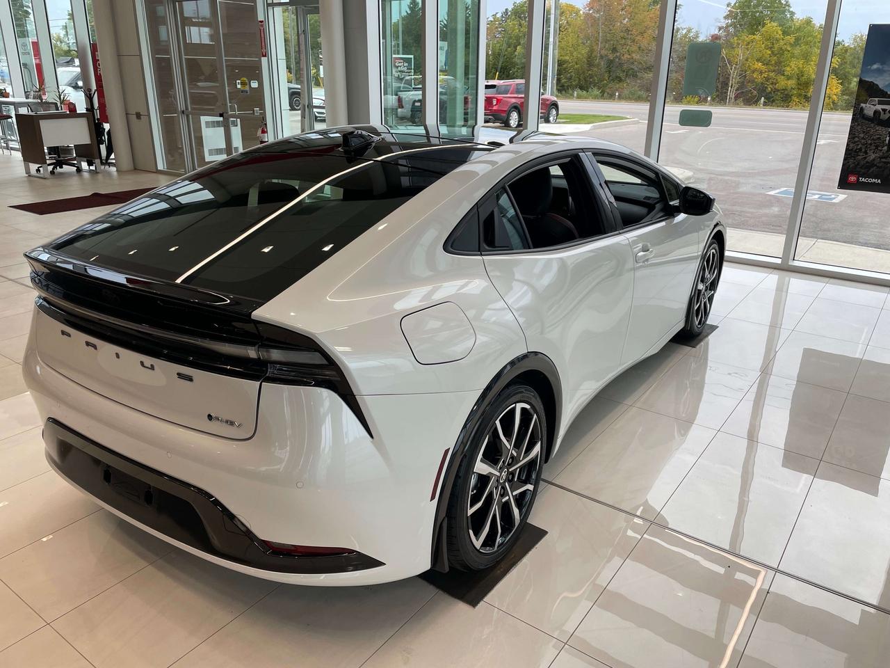2027 Toyota Prius XSE Hybrid Photo