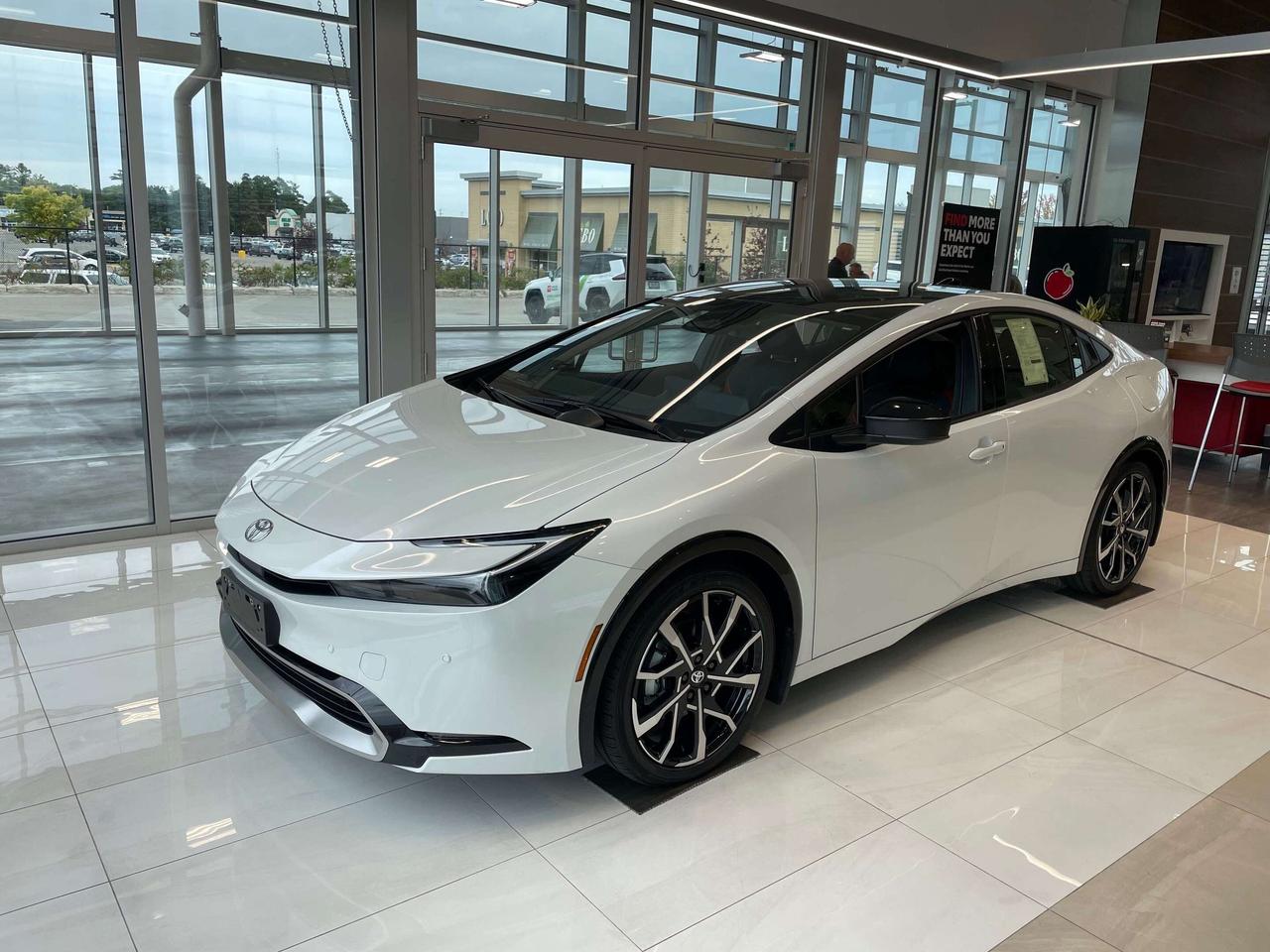 2027 Toyota Prius XSE Hybrid Photo