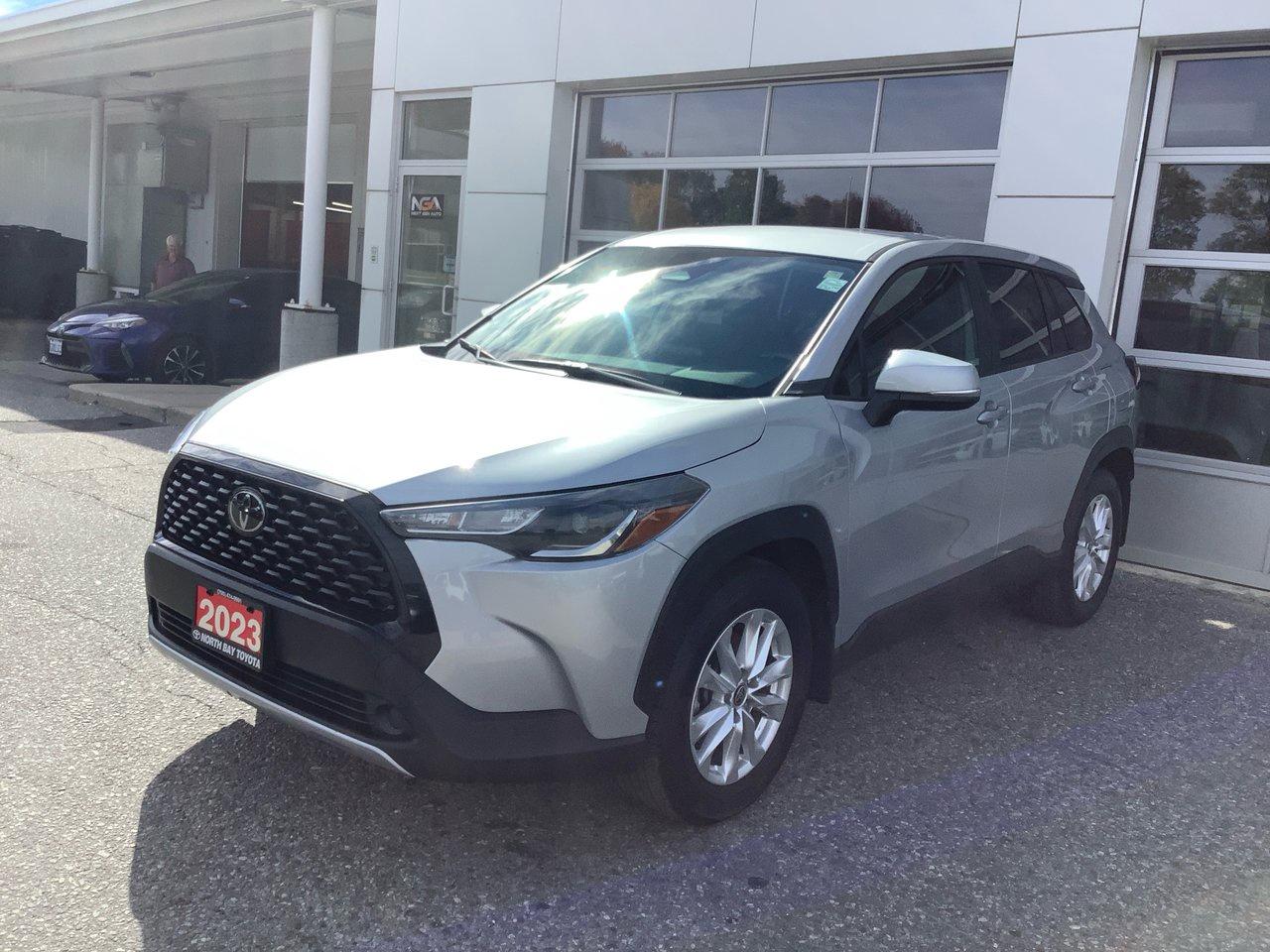 2023 Toyota Corolla Cross LE Photo0