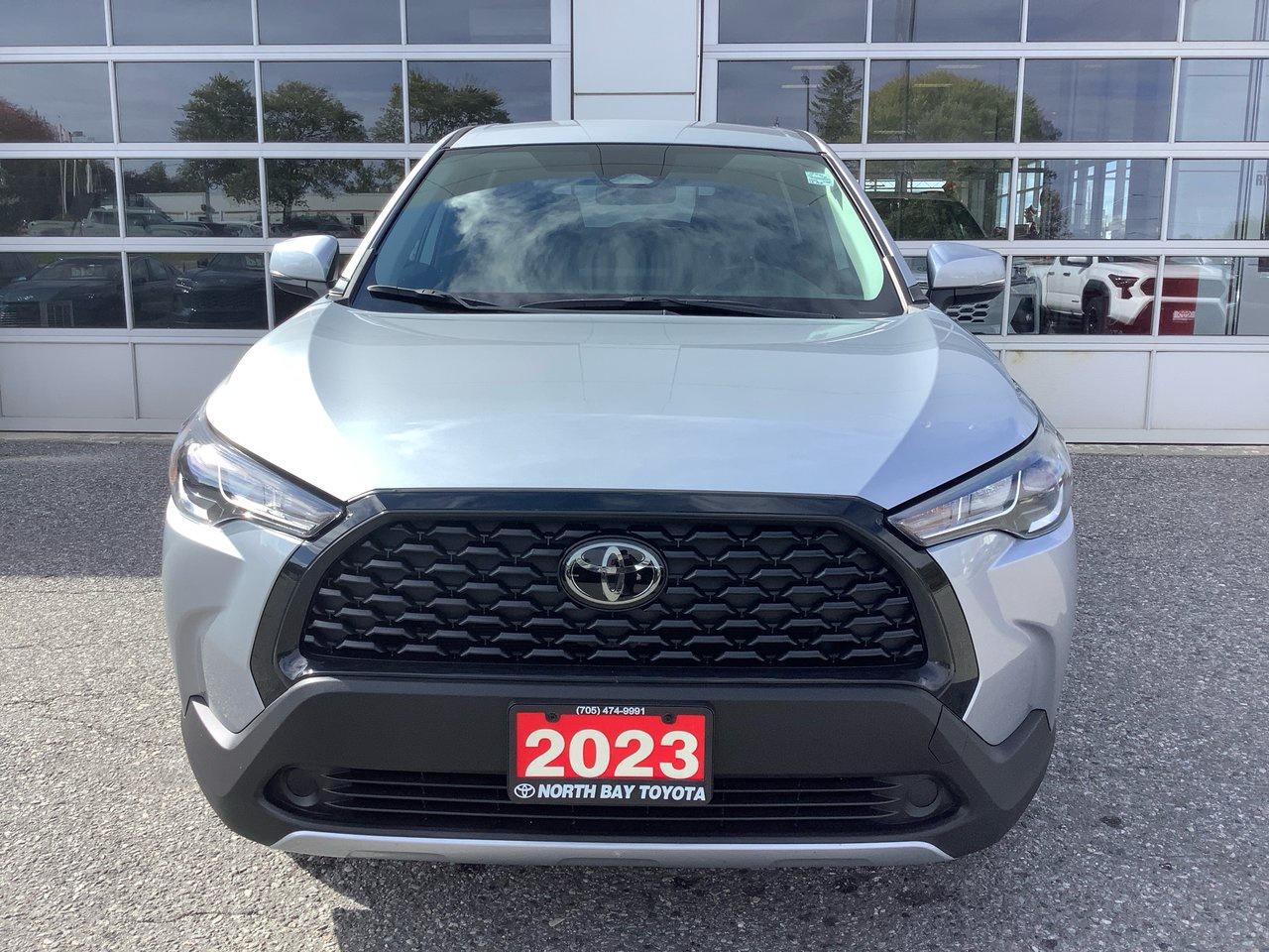 2023 Toyota Corolla Cross LE Photo2