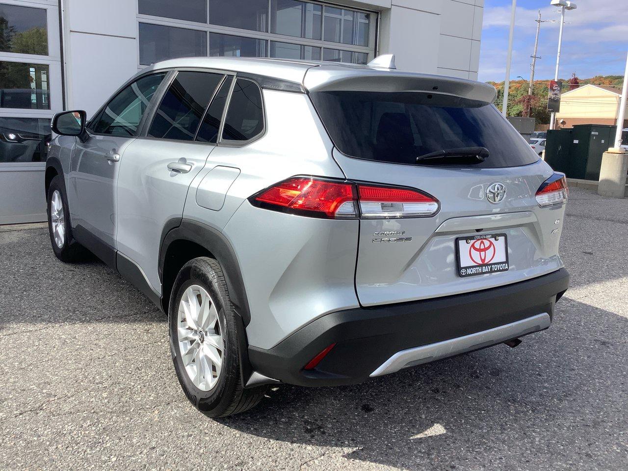 2023 Toyota Corolla Cross LE Photo