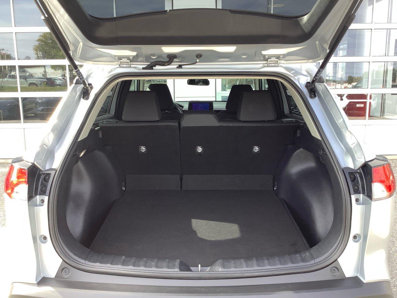 2023 Toyota Corolla Cross LE Photo