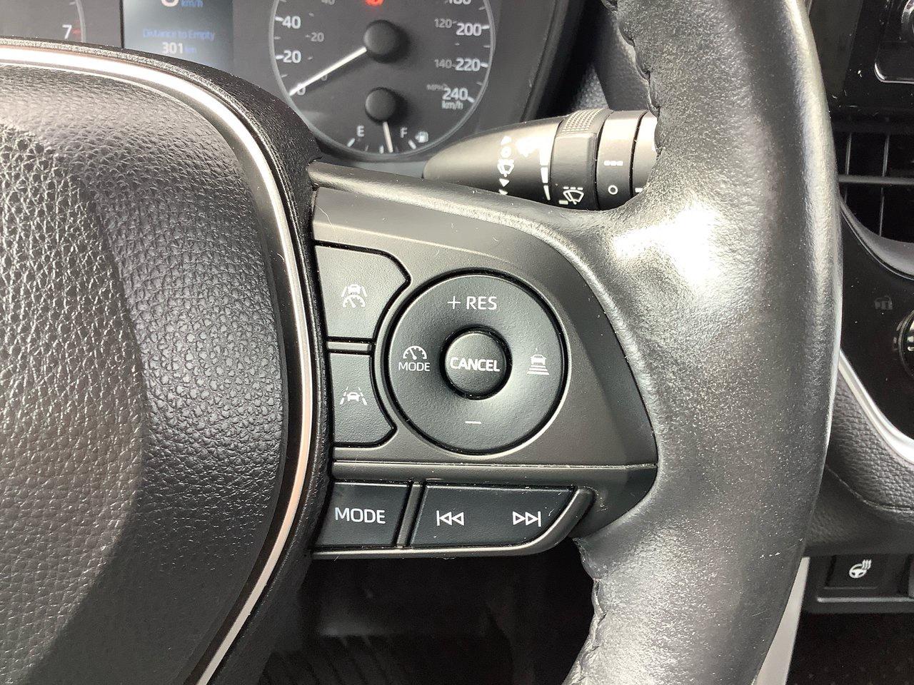 2023 Toyota Corolla Cross LE Photo