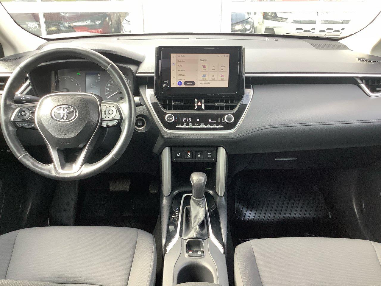 2023 Toyota Corolla Cross LE Photo