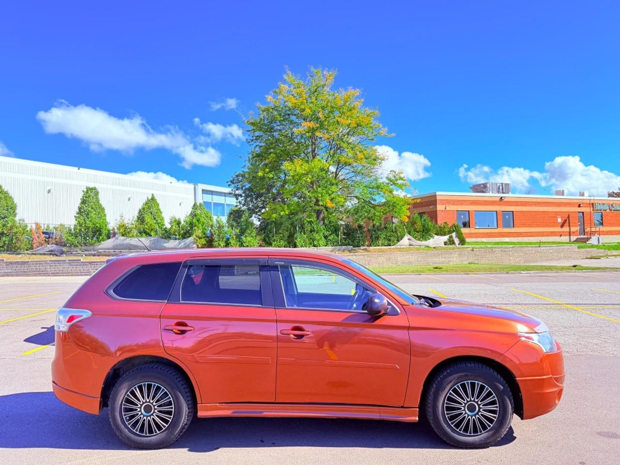 2014 Mitsubishi Outlander ES (Canada) Photo