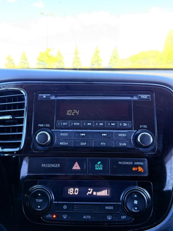 2014 Mitsubishi Outlander ES (Canada) Photo