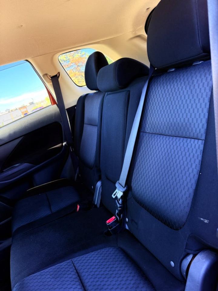 2014 Mitsubishi Outlander ES (Canada) Photo