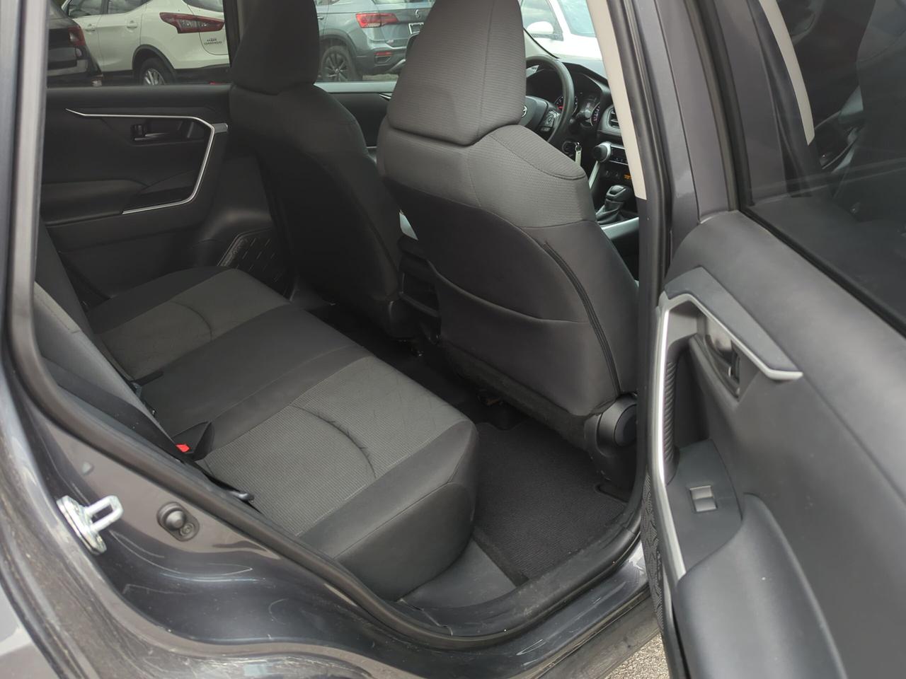 2021 Toyota RAV4 LE Photo