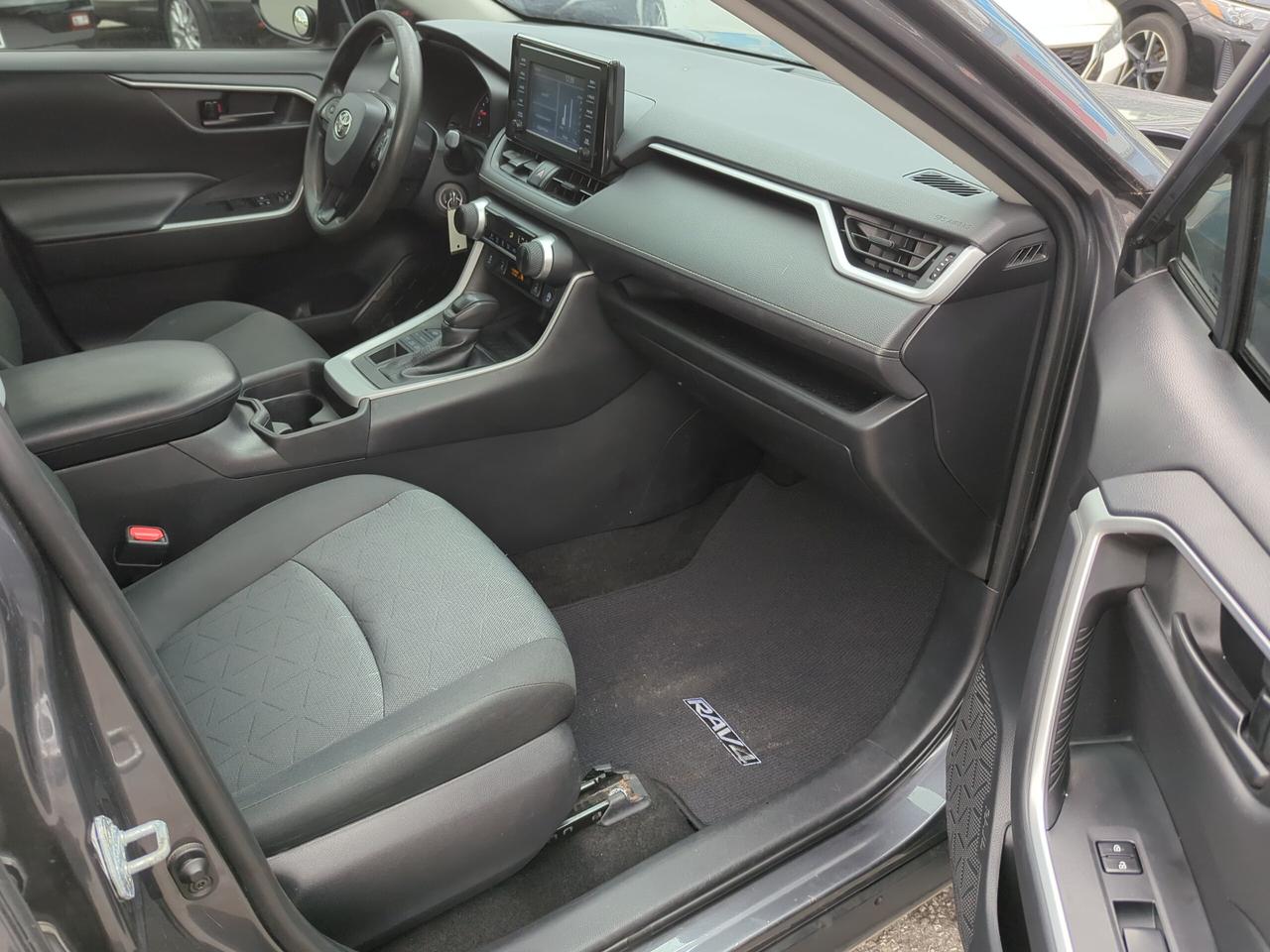2021 Toyota RAV4 LE Photo