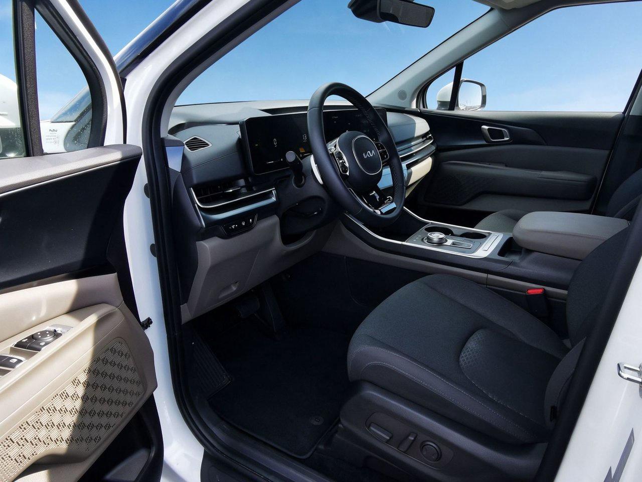 2026 Kia Carnival LX+  Hybrid 8 Passenger   Power Doors   Navigation Photo