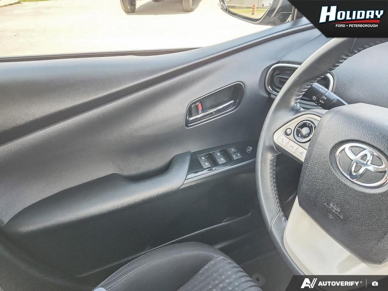 2018 Toyota Prius TECHNOLOGY Photo