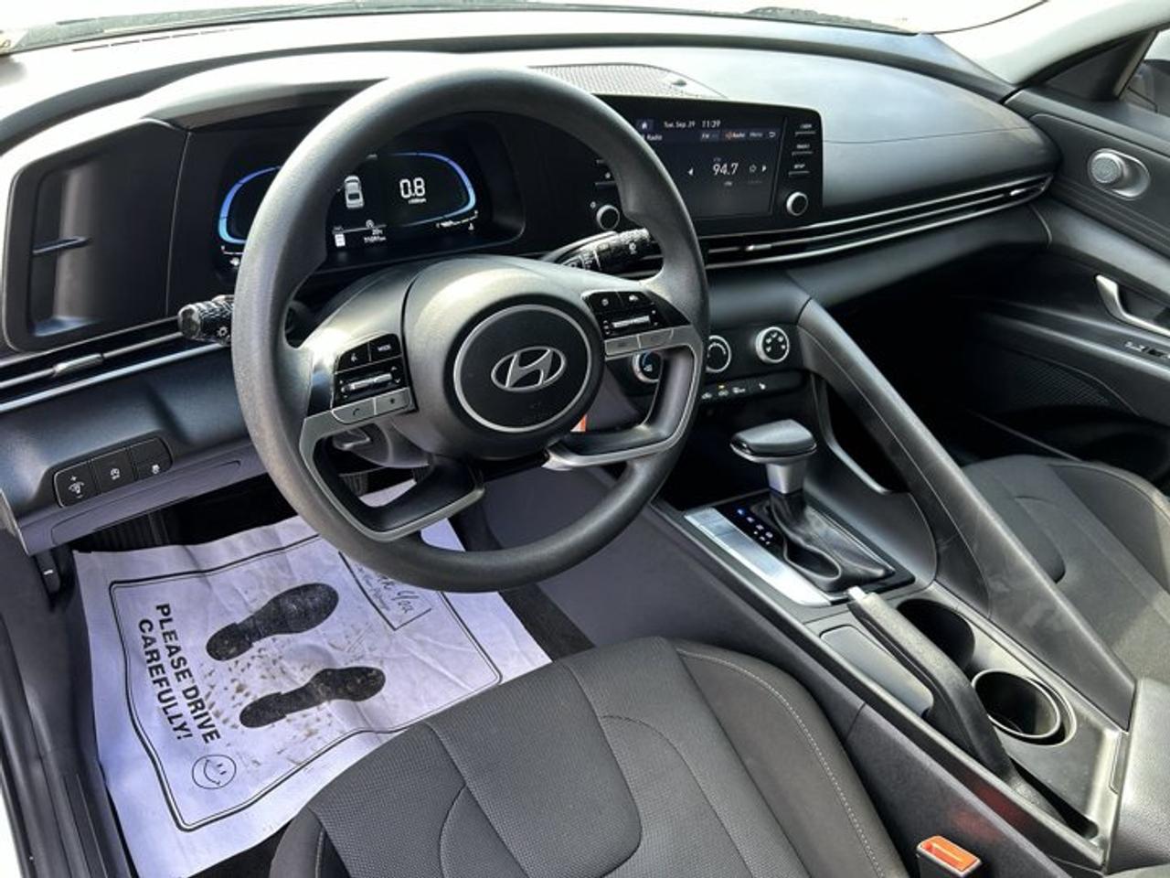 2024 Hyundai Elantra Essential Photo