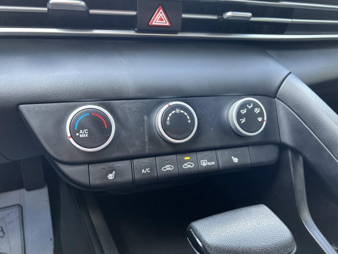 2024 Hyundai Elantra Essential Photo