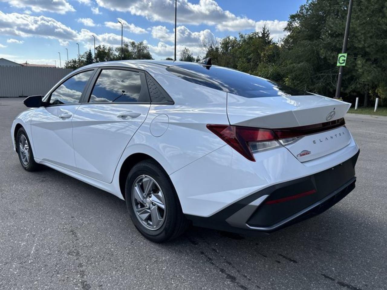 2024 Hyundai Elantra Essential Photo