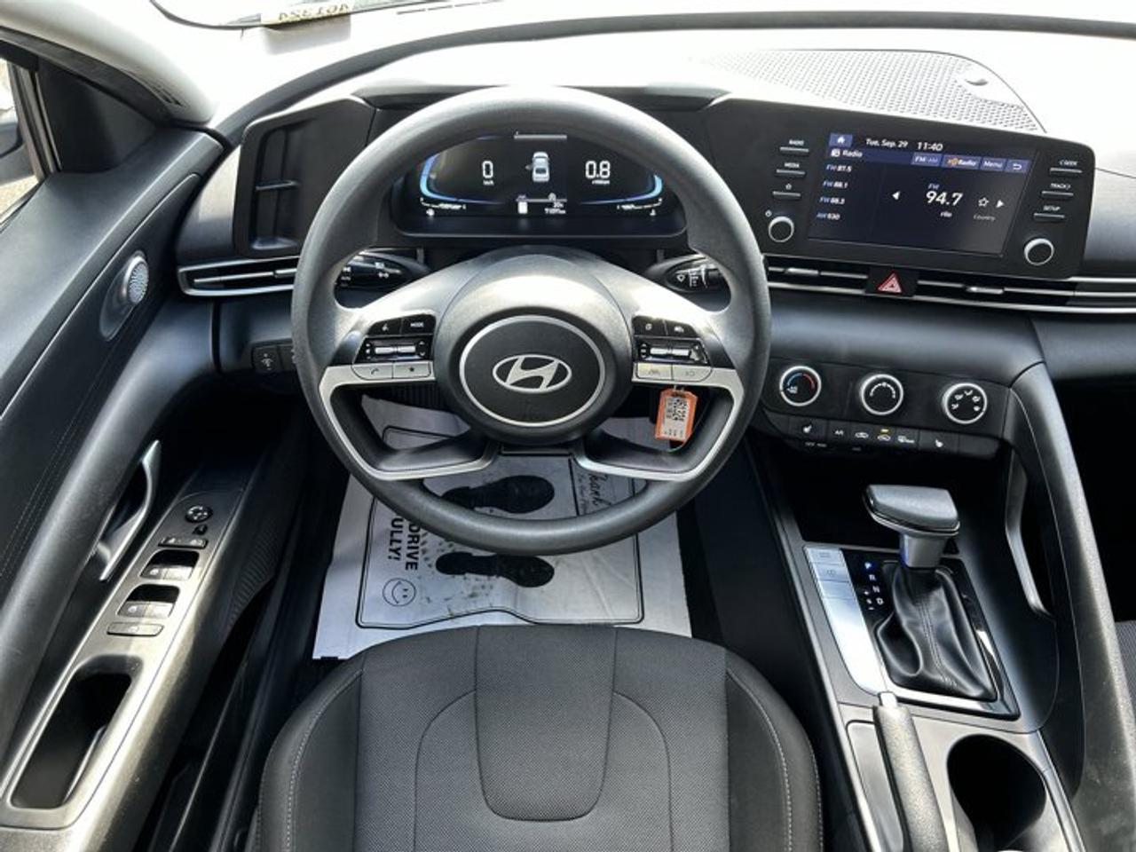 2024 Hyundai Elantra Essential Photo