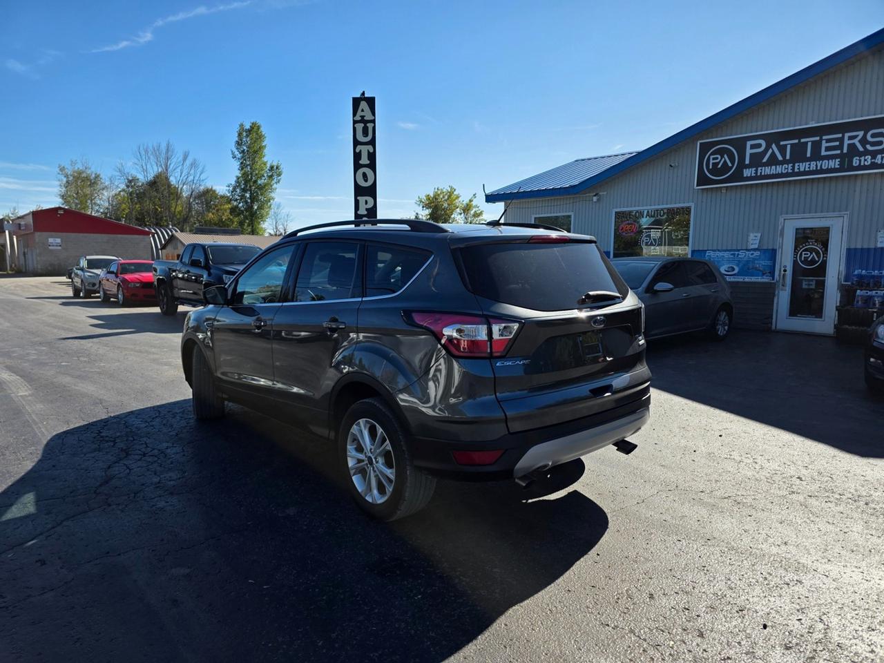 2017 Ford Escape SE Photo2