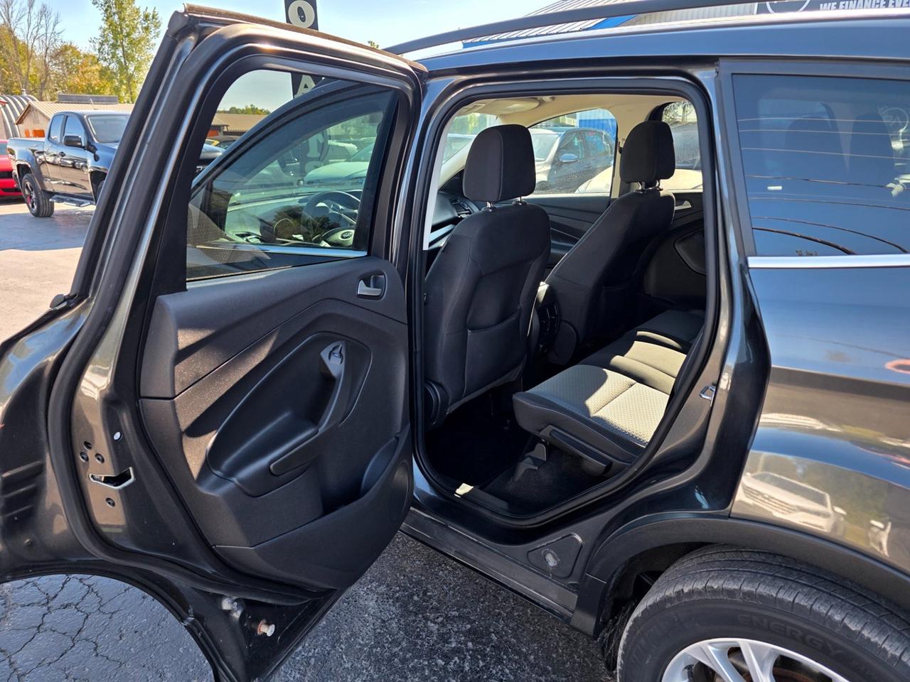 2017 Ford Escape SE Photo