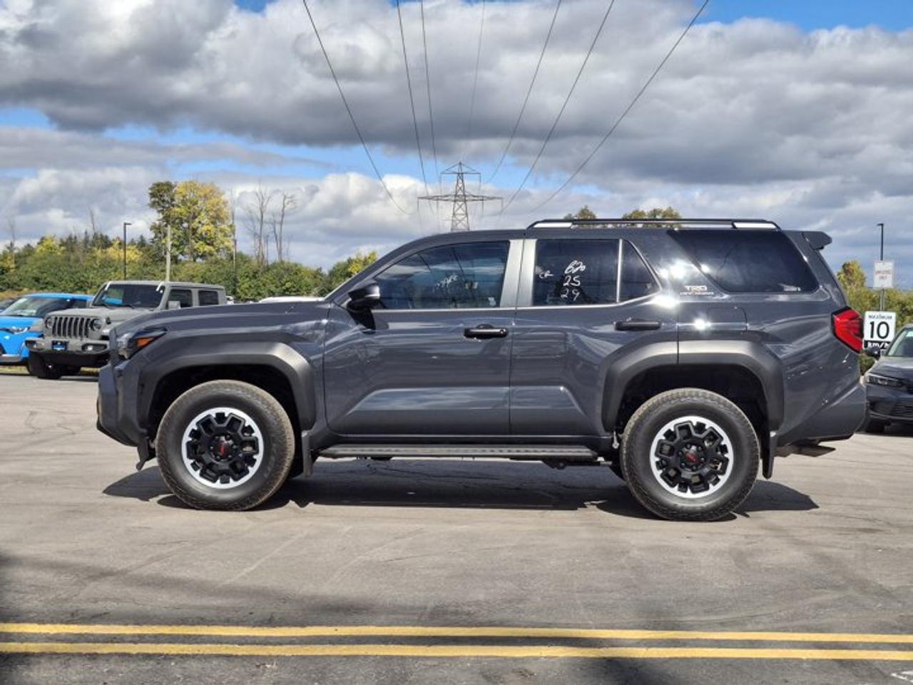 2025 Toyota 4Runner TRD Off-Road Premium - Sunroof | Vented + Heated Seats | SofTex Seats | Wireless Charging | & More ! Photo5