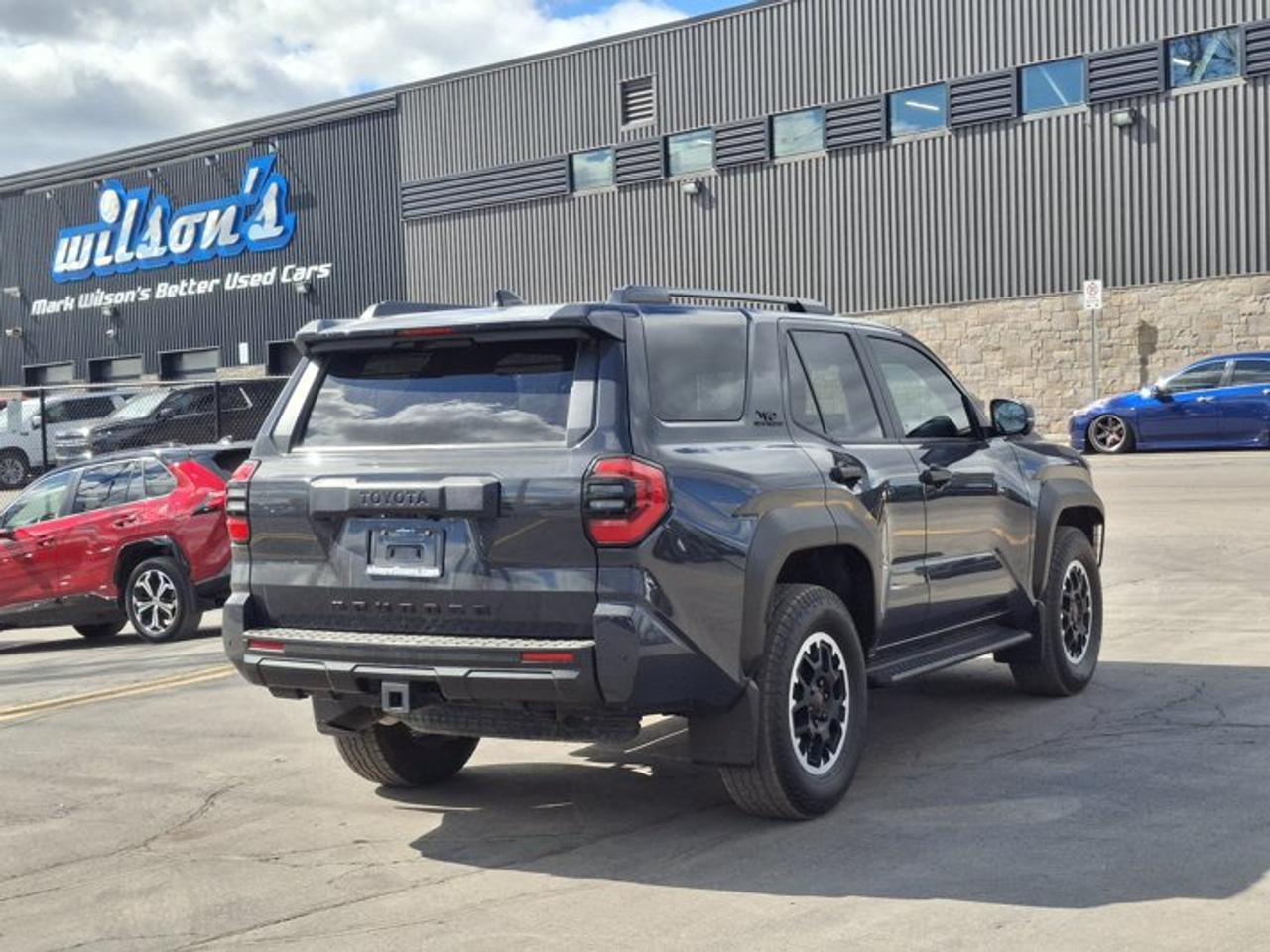 2025 Toyota 4Runner TRD Off-Road Premium - Sunroof | Vented + Heated Seats | SofTex Seats | Wireless Charging | & More ! Photo4