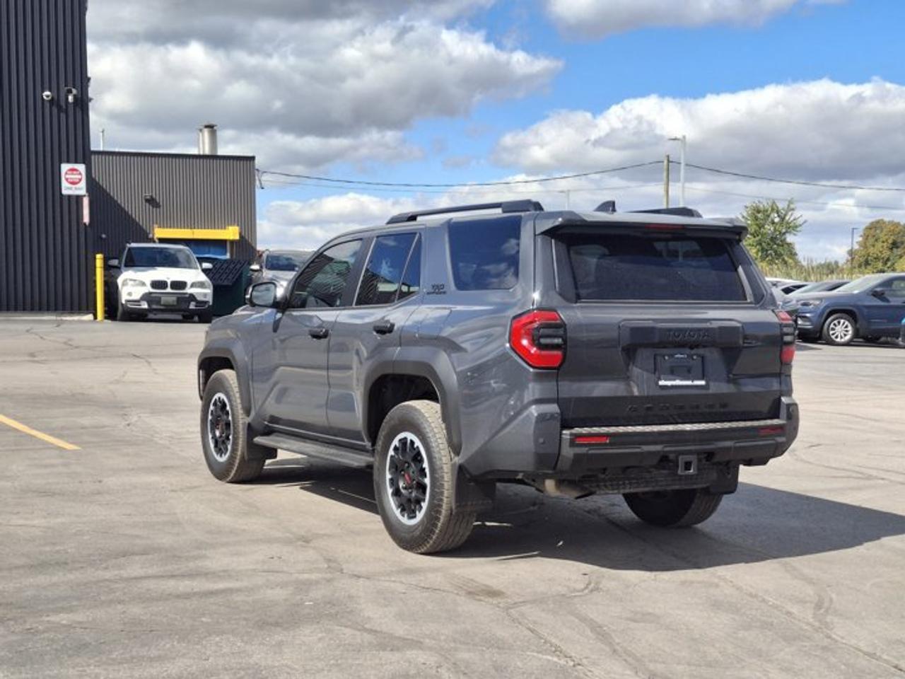 2025 Toyota 4Runner TRD Off-Road Premium - Sunroof | Vented + Heated Seats | SofTex Seats | Wireless Charging | & More ! Photo