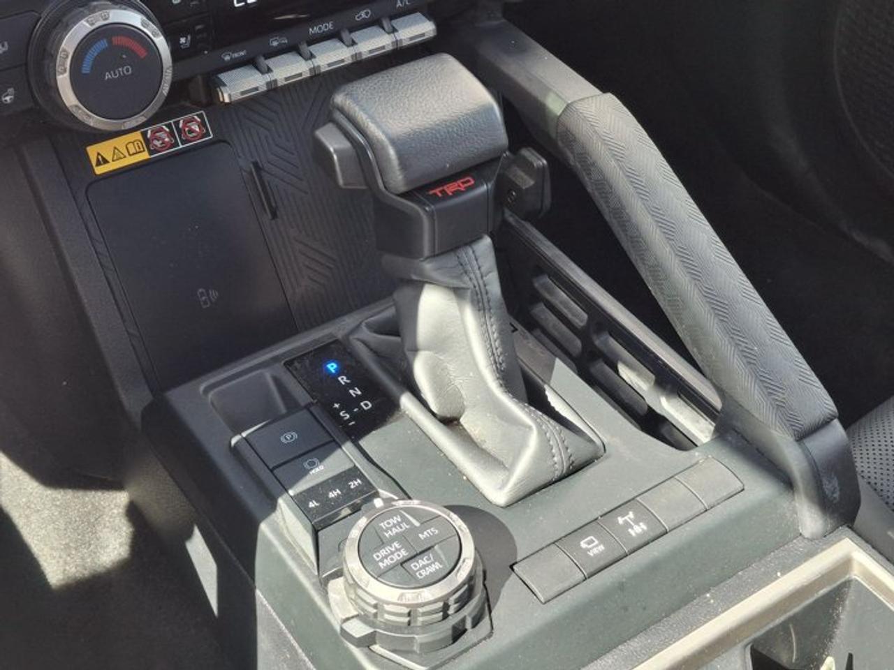 2025 Toyota 4Runner TRD Off-Road Premium - Sunroof | Vented + Heated Seats | SofTex Seats | Wireless Charging | & More ! Photo