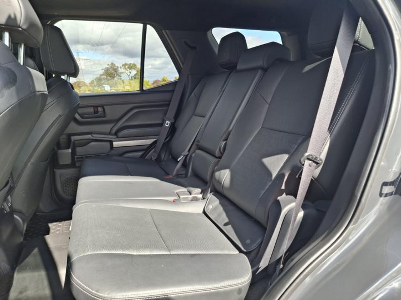 2025 Toyota 4Runner TRD Off-Road Premium - Sunroof | Vented + Heated Seats | SofTex Seats | Wireless Charging | & More ! Photo