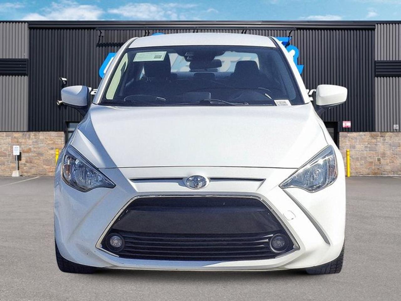 2018 Toyota Yaris sedan Premium | Auto | 7" Screen | Heated Seats | Bluetooth | Rear Camera | and More ! Photo