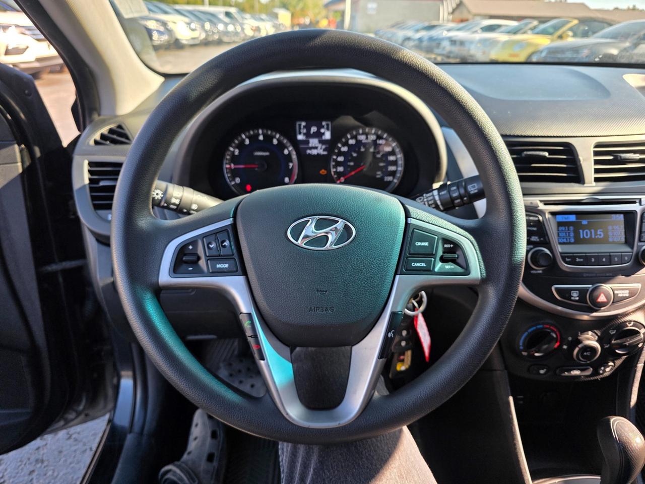 2017 Hyundai Accent SE Photo