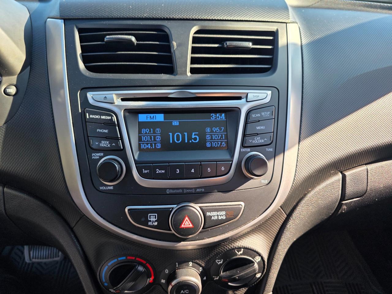 2017 Hyundai Accent SE Photo