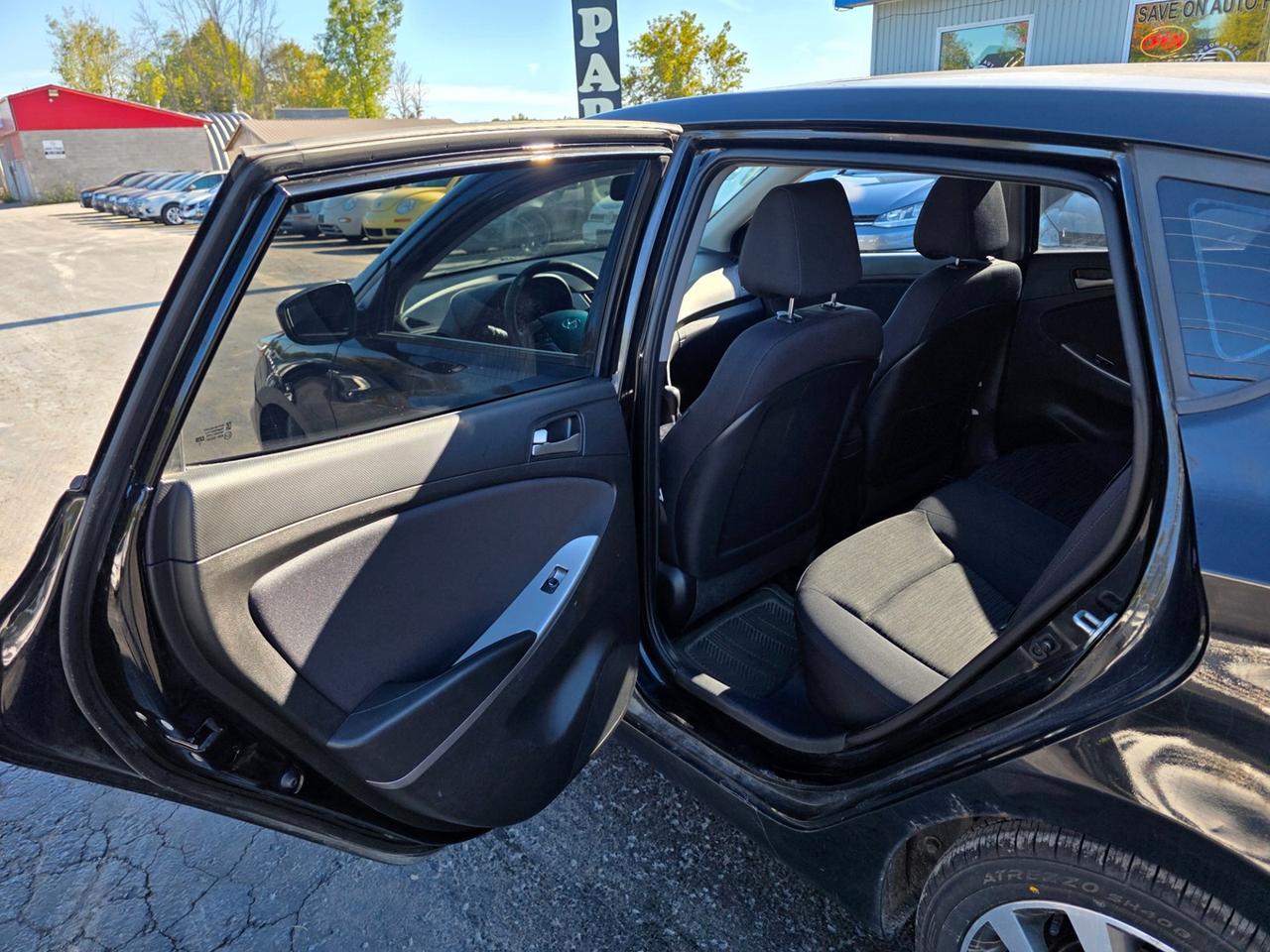 2017 Hyundai Accent SE Photo