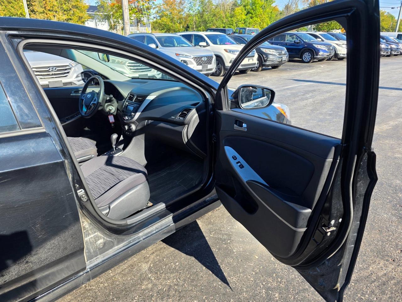 2017 Hyundai Accent SE Photo