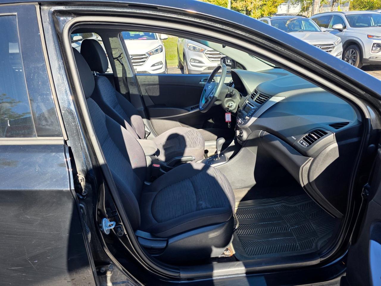 2017 Hyundai Accent SE Photo