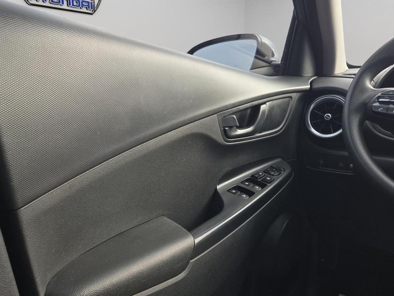 2022 Hyundai KONA Essential Photo