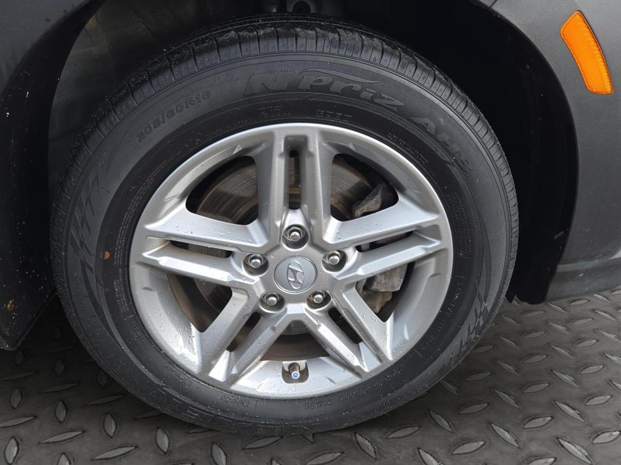 2022 Hyundai KONA Essential Photo