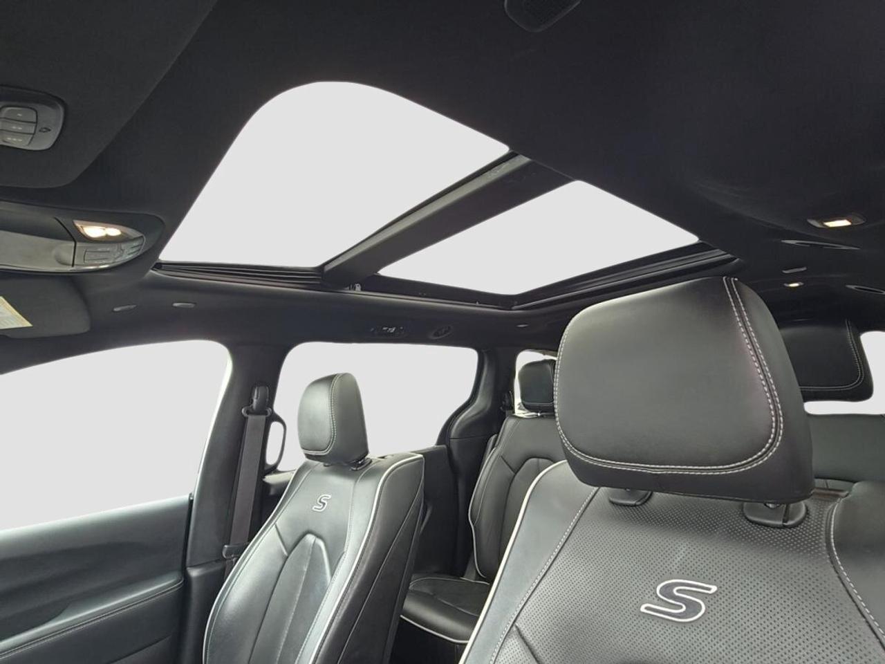 2022 Chrysler Pacifica Hybrid Limited Photo