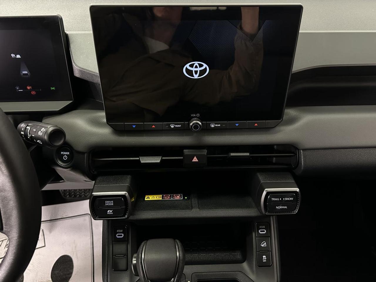 2026 Toyota RAV4 XLE/HYBRID/AWD/1308 KMS!! Photo