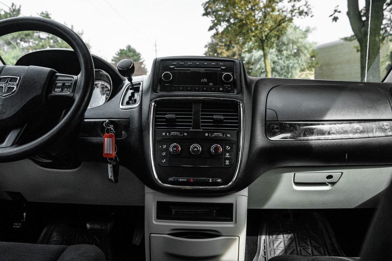 2016 Dodge Grand Caravan CANADA VALUE PACKAGE Photo
