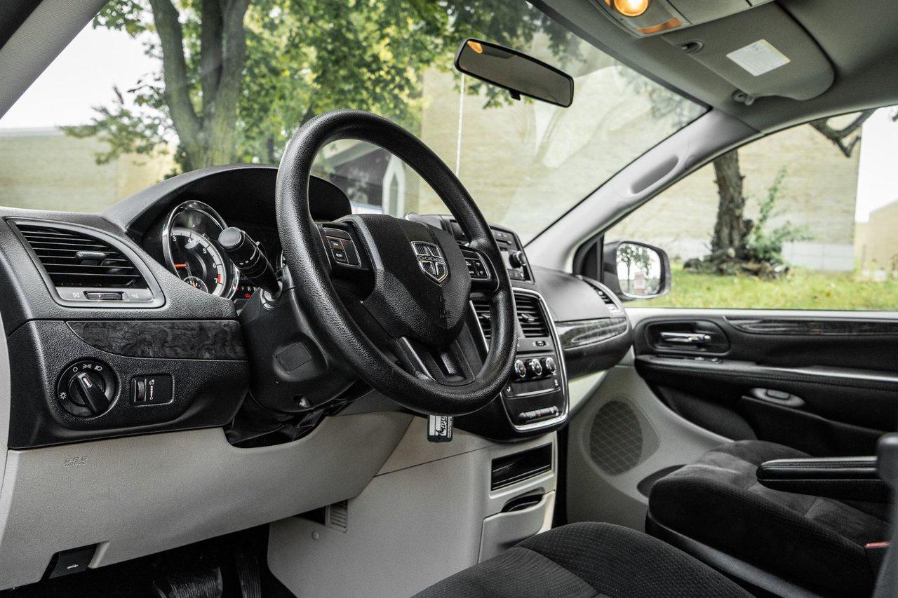 2016 Dodge Grand Caravan CANADA VALUE PACKAGE Photo