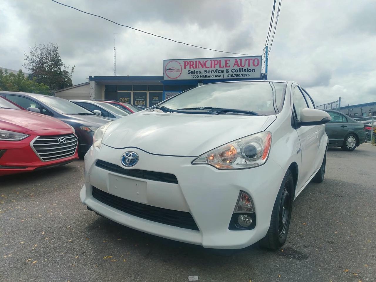 2013 Toyota Prius c Technology Photo