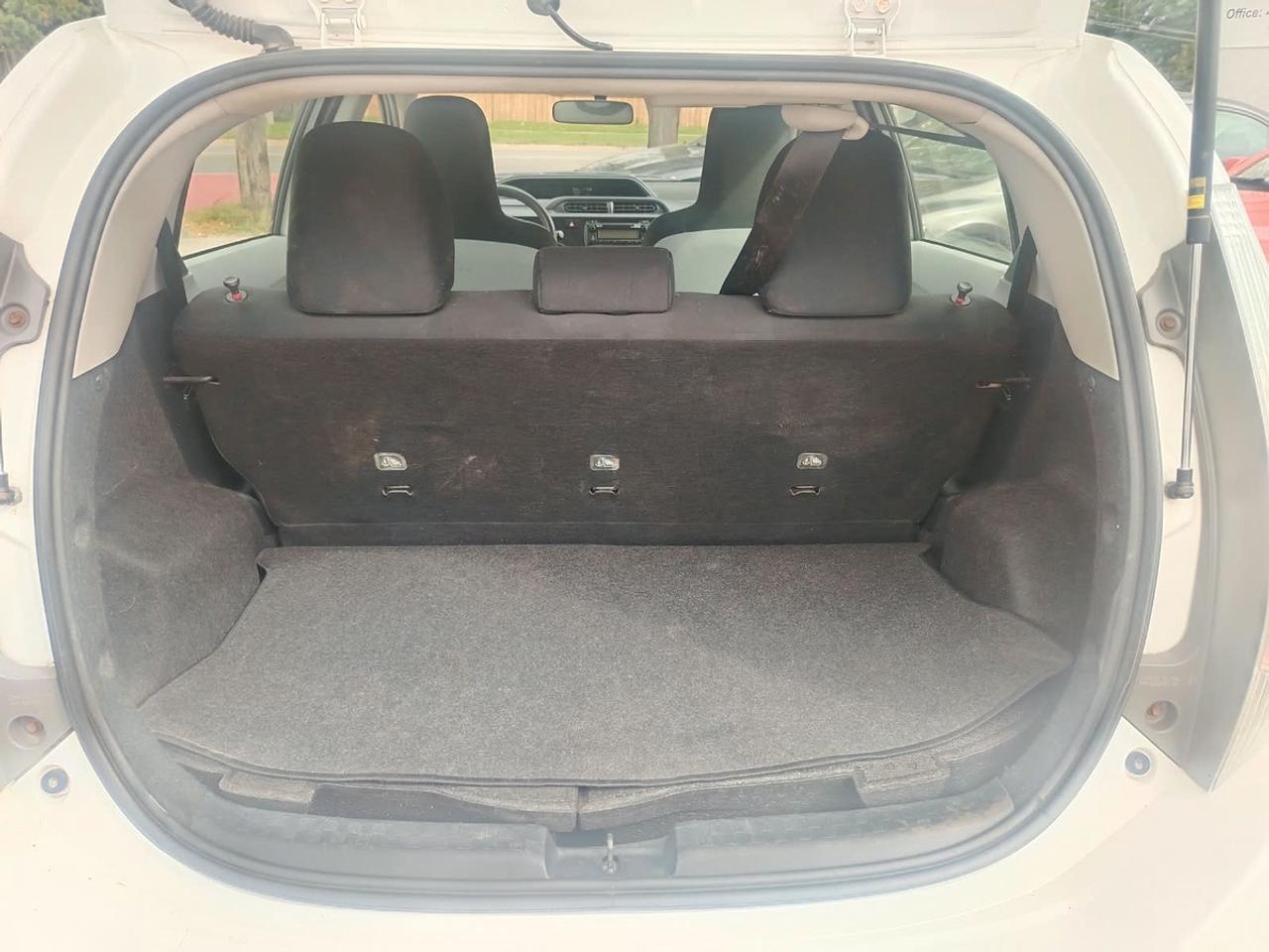 2013 Toyota Prius c Technology Photo