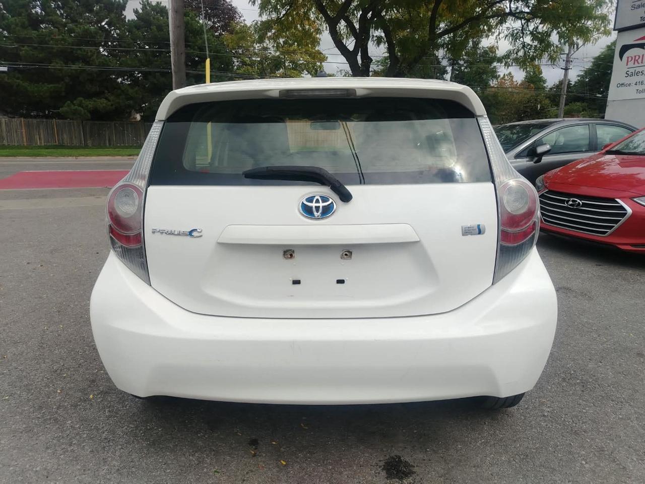 2013 Toyota Prius c Technology Photo